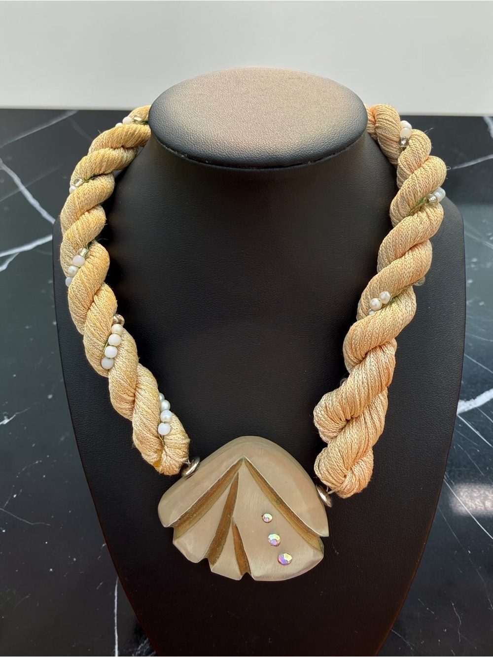 Vintage Art Deco Seashell Pendant Choker Twisted Fabric Rope Necklace Pearl